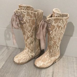 Joyfolie lacey boots for girls in rose size 6